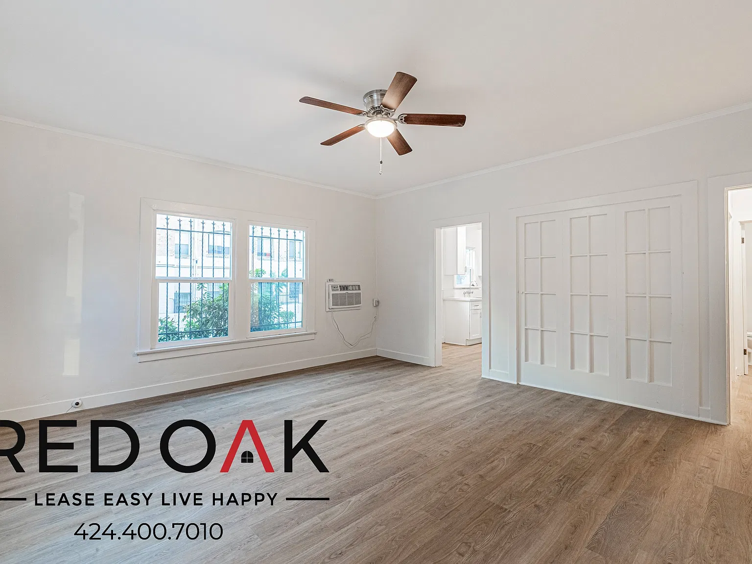 Airy Studio with Stainless Steel Appliances, Walk-In Closet, Air Conditioning and On-Site Laundry... — Photo 4