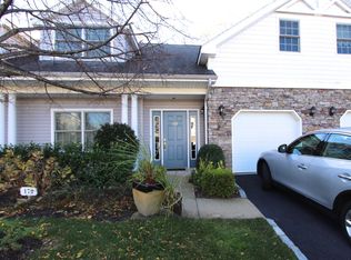 172 Pond View Dr #365, Port Washington, NY 11050
