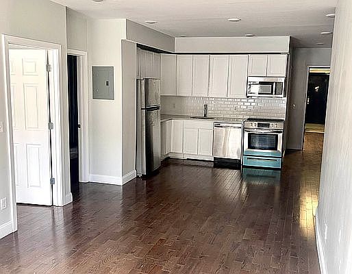 5th image of 184 Nagle Ave Basement 1I