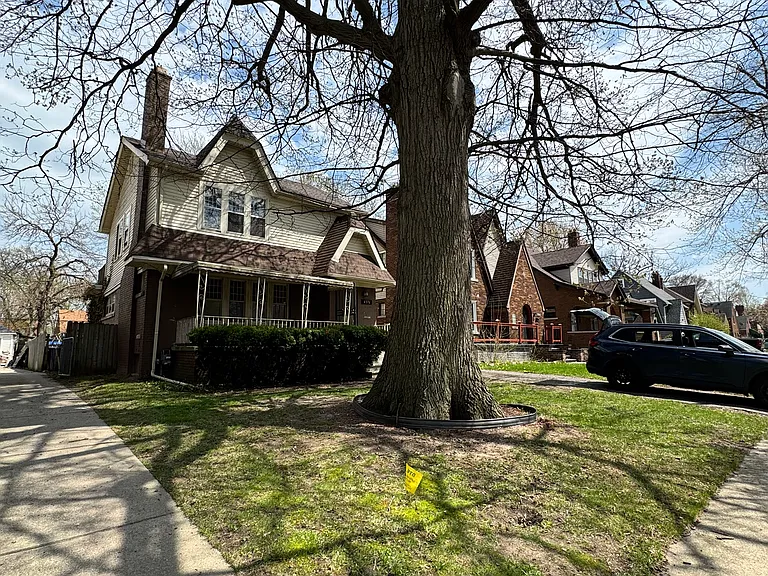 4376 Kensington Ave — Photo 8