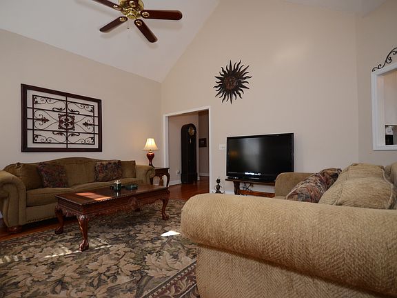 5th image of 429 Willow Bend Dr
