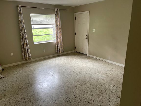 4th image of 1925 S Lakemont Ave APT C