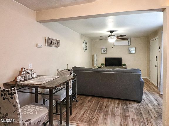 3rd image of 3152 E Flower Ave
