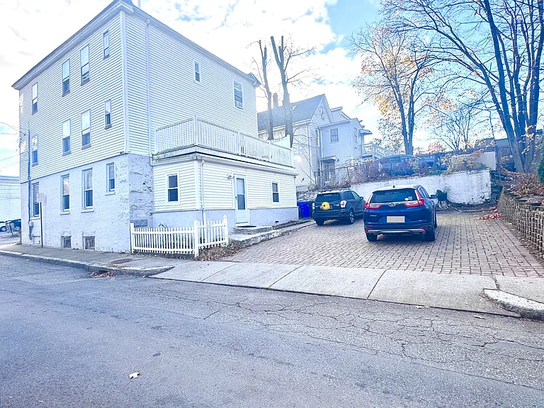 16 Smythe St #3 — Photo 8