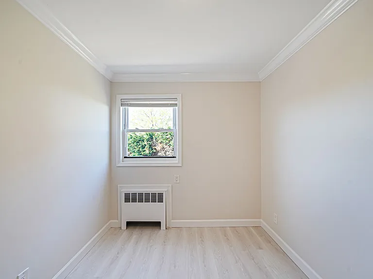 1072 Hicksville Rd — Photo 8