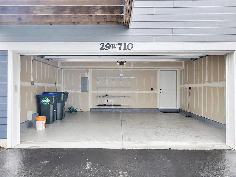 2.5 Car Garage