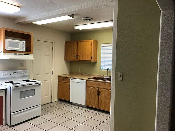 Entry into kitchen from living room