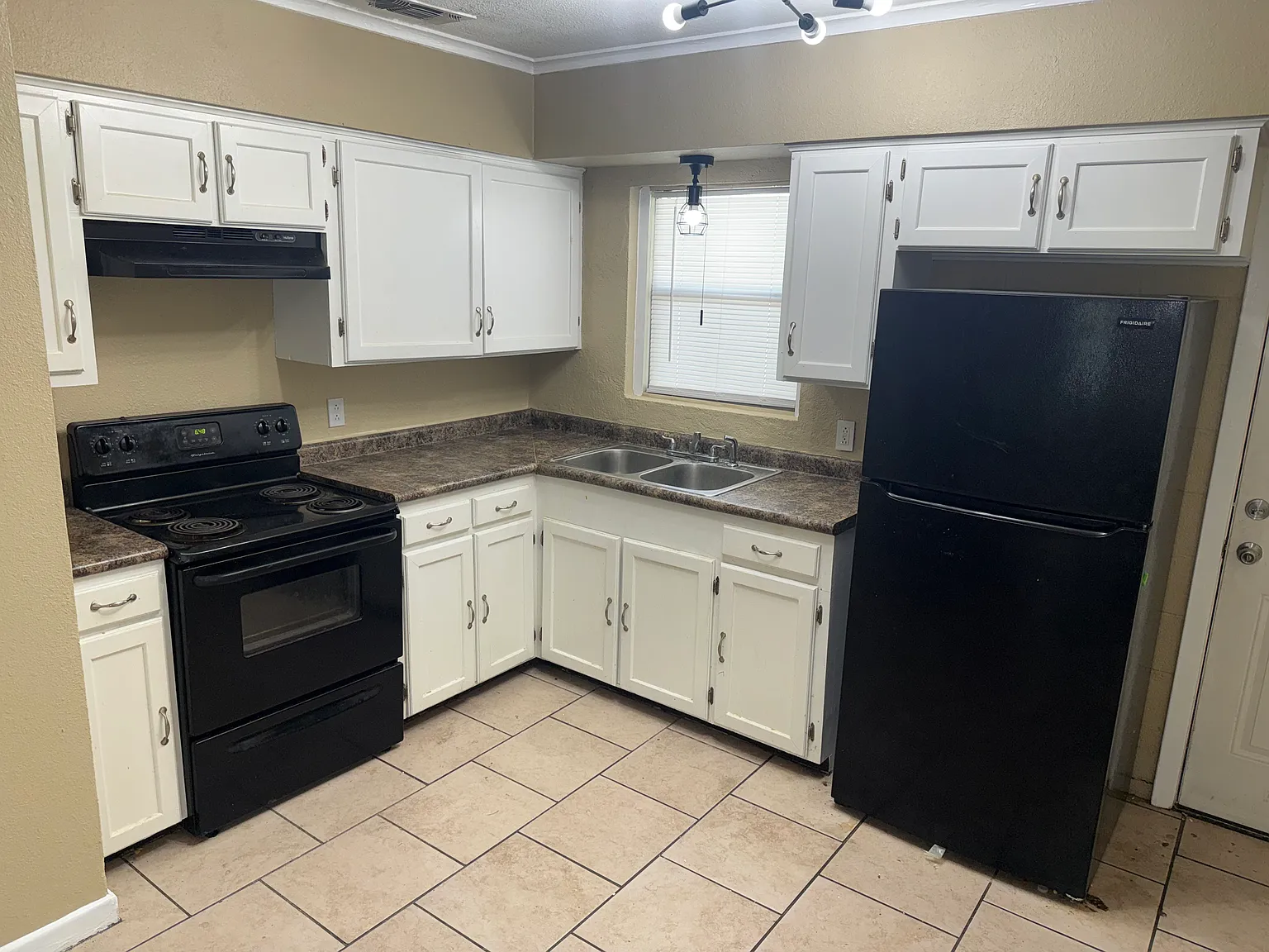 2 bed, $1,000 — Photo 4
