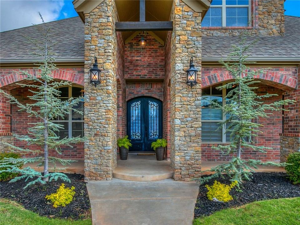 1st image of 925 W Nandina Way