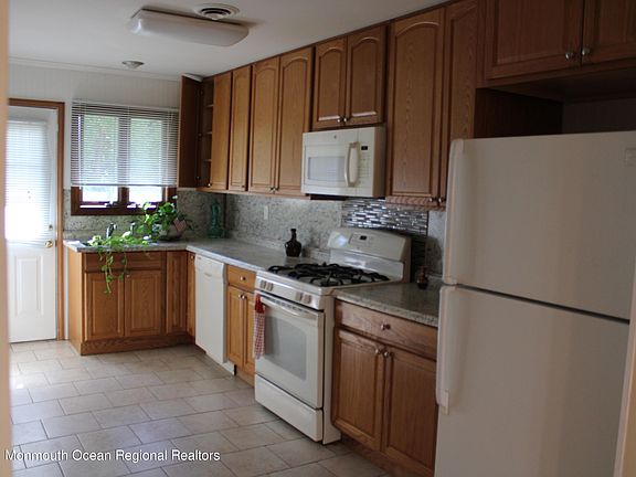 5th image of 37 Palisades Dr