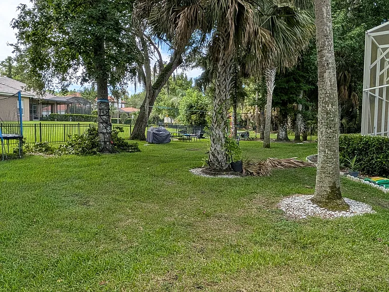 1697 Shadowmoss Cir — Photo 34