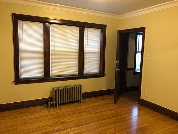5th image of 2402 Clarence Ave #5