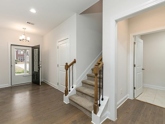 3rd image of 509 Maple Valley Loop