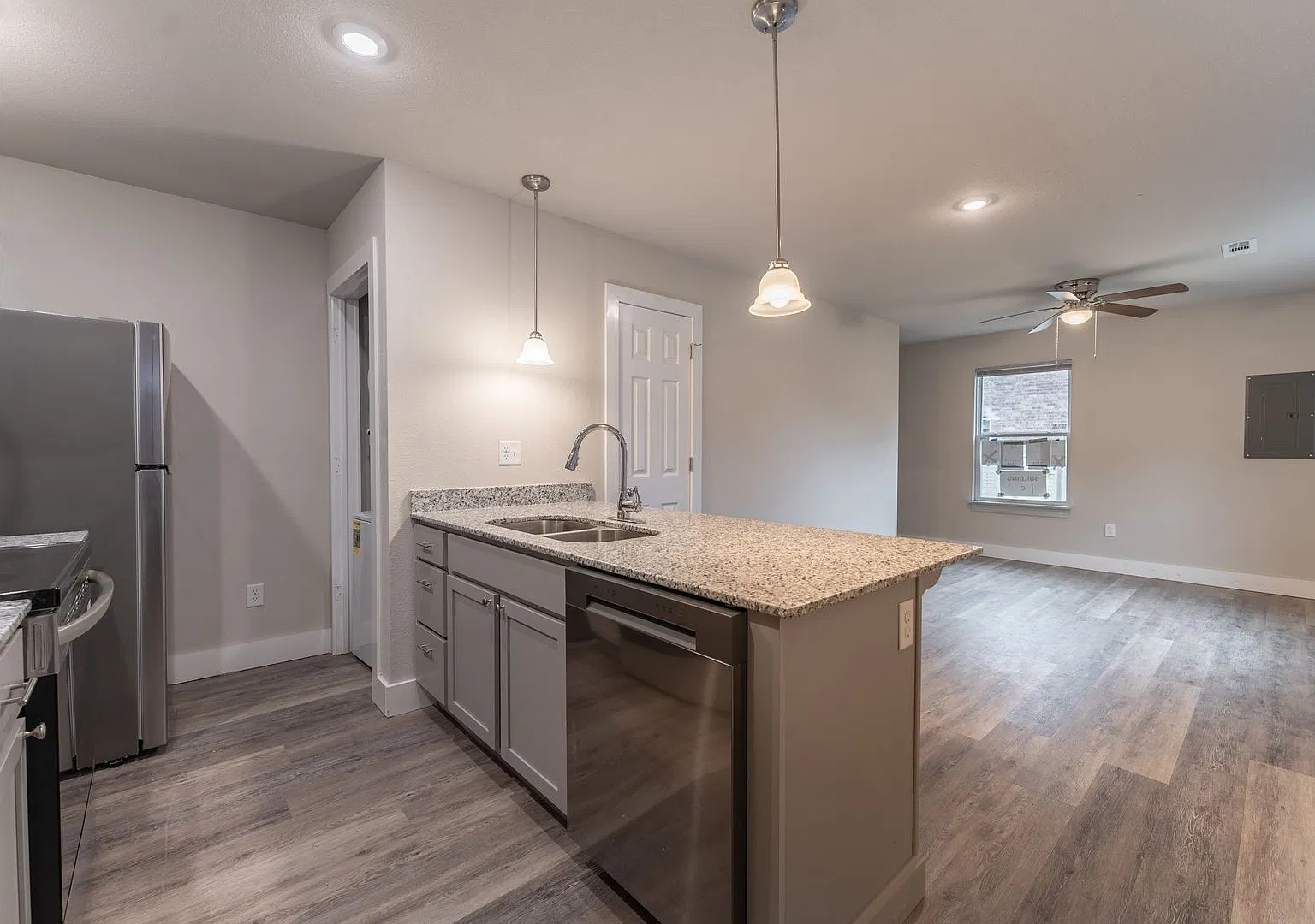 1366 N Porter Rd — Photo 2