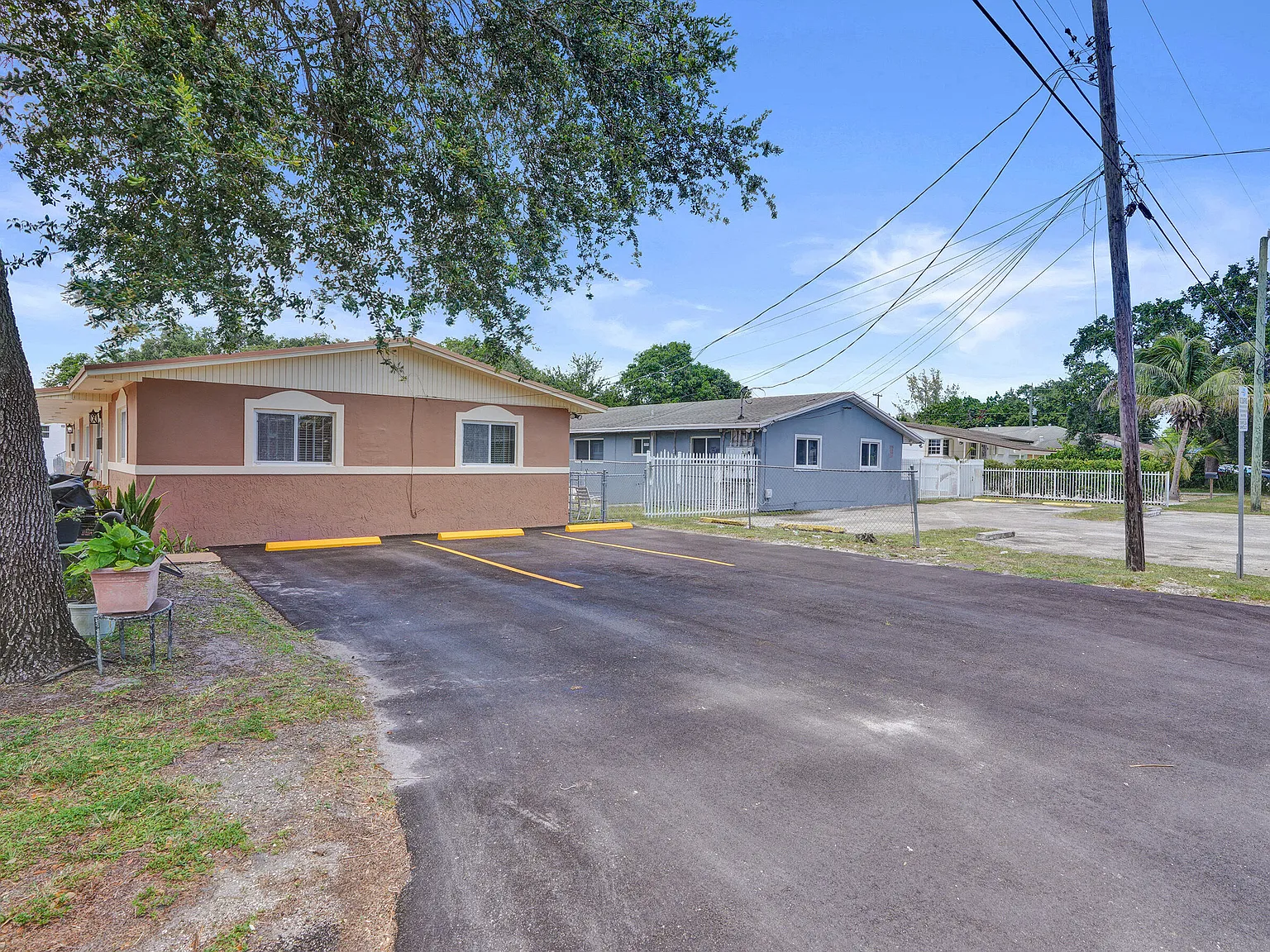 3 bed, 1.0 bath, 1988 sqft, $2,800 — Photo 4