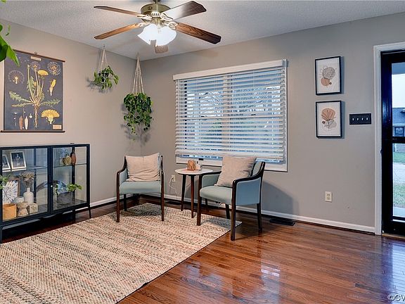 5th image of 4009 Jamestown Dr