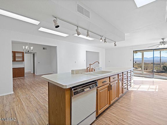 5th image of 881 S La Mesa Dr