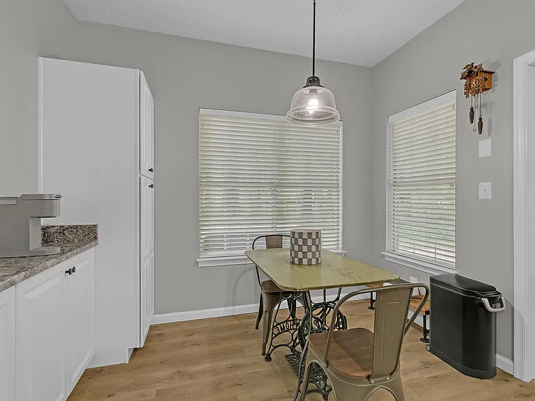805 Vantage Ct — Photo 23