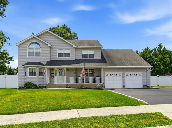 35 Dennis Lane, Bethpage, NY 11714