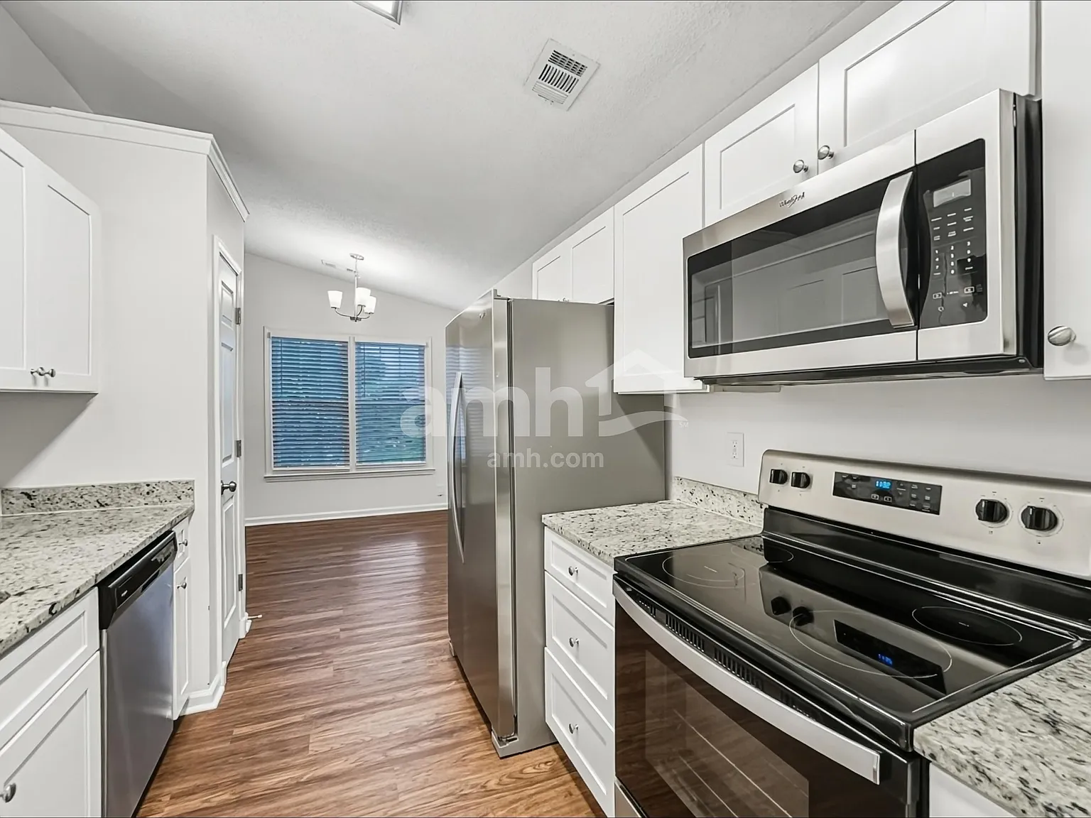 3 bed, 2.0 bath, 1474 sqft, $2,115 — Photo 4