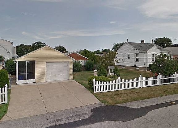 5th image of 211 Vincent Ave