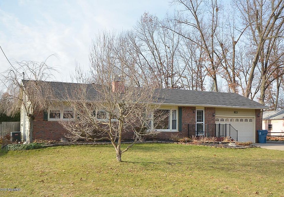 1st image of 35908 Riverview Dr
