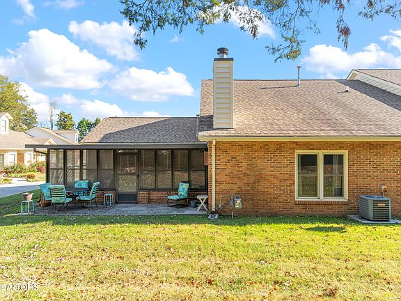 3rd image of 7635 Breckenridge Ln