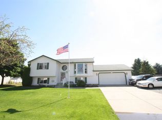 5712 N Canal St, Newman Lake, WA 99025