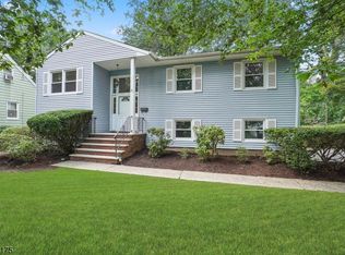 27 Falcon Rd, Livingston, NJ 07039