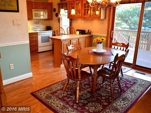 Awesome Kitchen w/Breakfast Bar