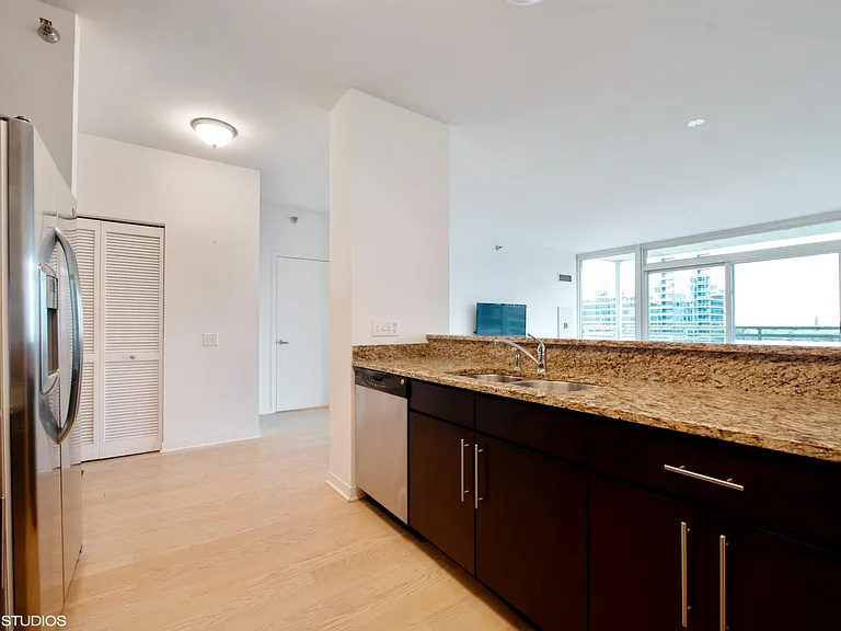 757 N Orleans St #1103 — Photo 6