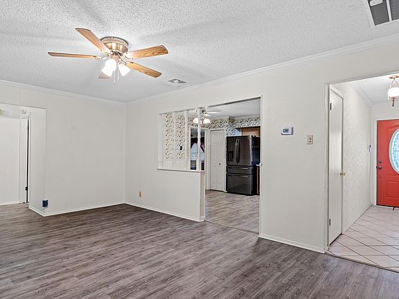 4th image of 524 Marilyn Dr