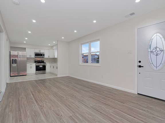 5th image of 188 Regis Dr Floor 1