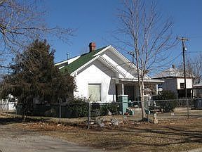 2nd image of 131 SE 33rd St