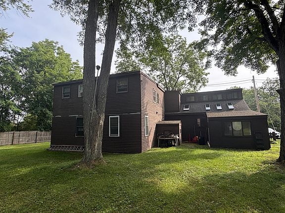 4th image of 32 River Rd