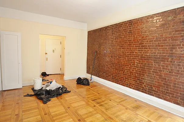 Rented by CITY SKYLINE REALTY INC | media 9