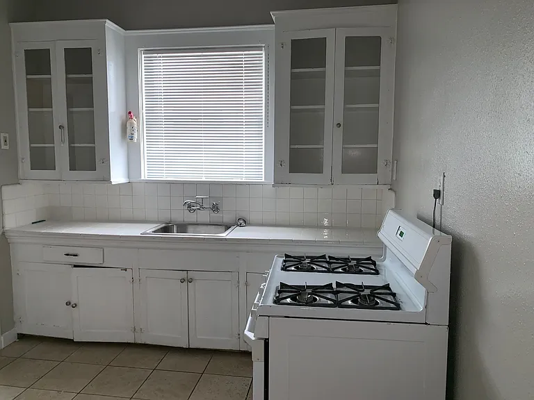 1902 Nueces St #B — Photo 5