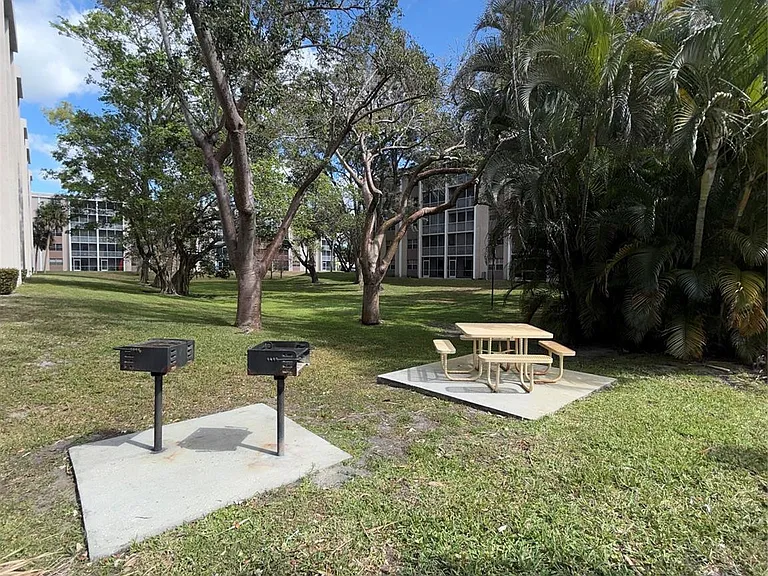 1200 NW 87th Ave #114 — Photo 30