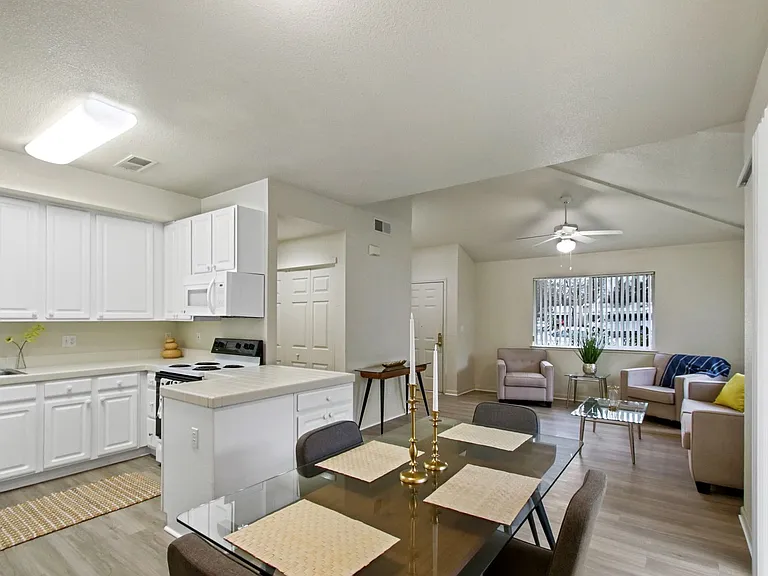 Saratoga West Apartments — Photo 9