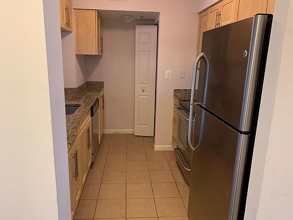 4th image of 10101 Grosvenor Pl APT 606