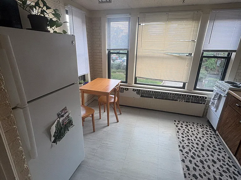 28 Academy Ave #6 — Photo 3