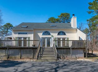 221 E Montauk Hwy, Hampton Bays, NY 11946