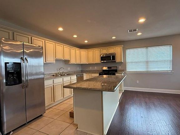 2nd image of 6540 Fleur De Lis Dr