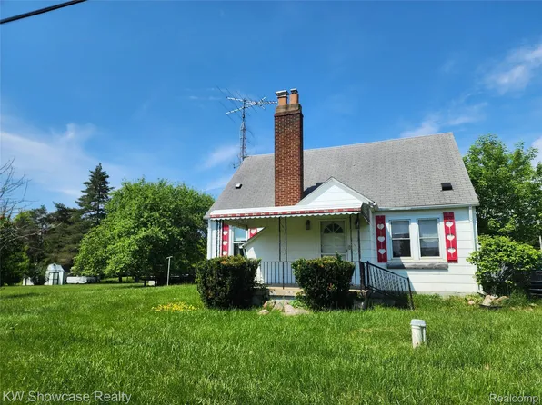 4356 S Vassar Rd, Burton, MI 48519
