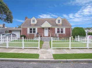 115-29 237th St, Elmont, NY 11003