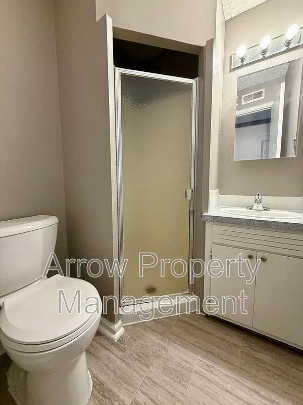 Studio, 1.0 bath, 360 sqft, $600 — Photo 4