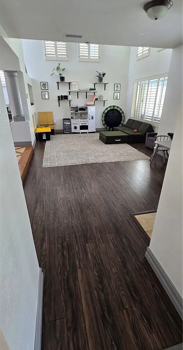 3 bed, 2.5 bath, 1939 sqft, $3,300 — Photo 3