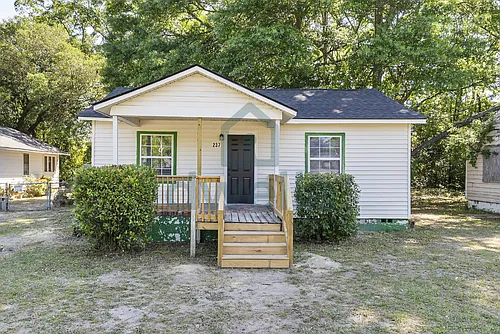 237 Woodlawn Ave Photo 1