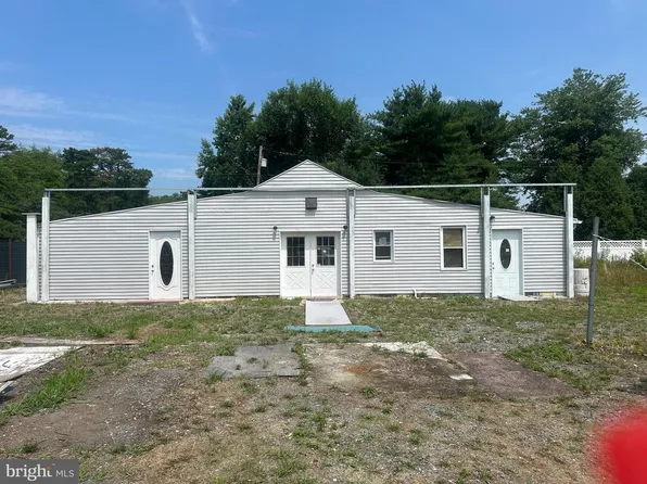 521 Magnolia Rd, Pemberton, NJ 08068