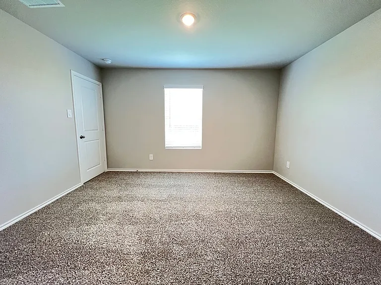 5557 Rollins Dr — Photo 9
